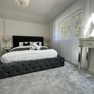  Guest house 5 Min From The ,parking In United Kingdom