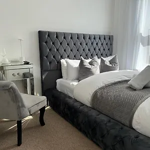  Guest house The Smaller New Refurbished Ensuite 5min From Parking In United Kingdom