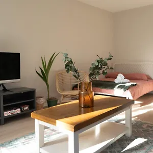  Guest house Studio Cabin In United Kingdom
